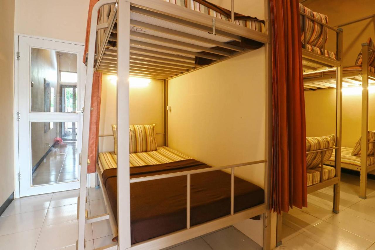 Pondok Backpacker City Square Malang Exterior foto